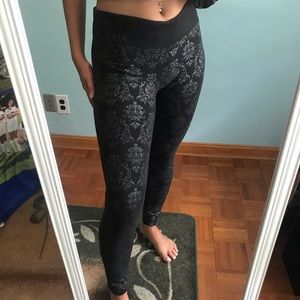 ✨Pink/ Victoria secret pattern leggings✨